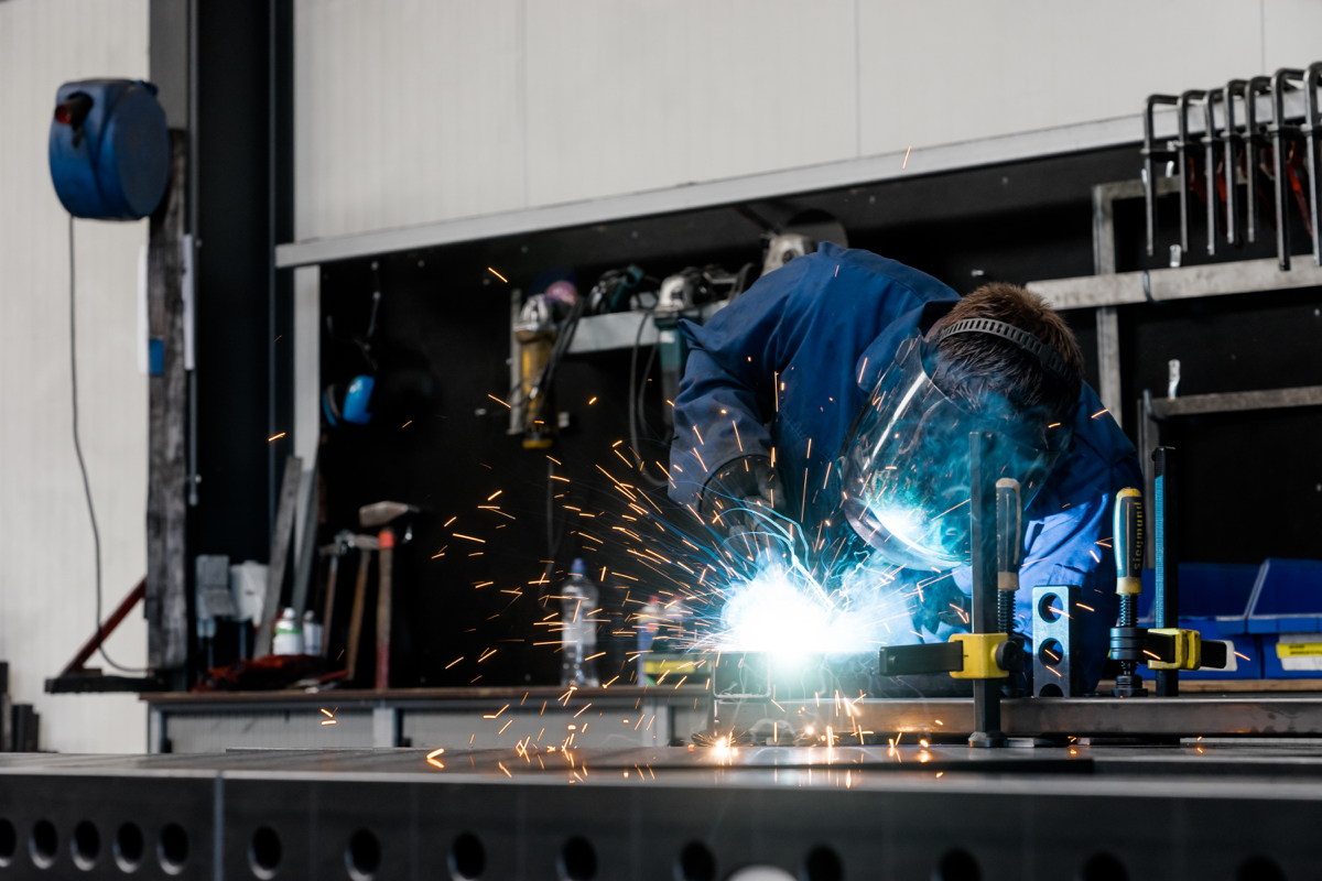 PT Metaalwerken heeft meer dan 10 jaar ervaring in het maken en plaatsen van metalen constructies.