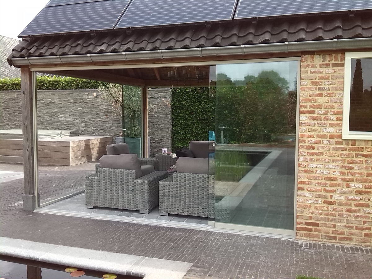Glazen schuifwanden voor veranda in Limburg