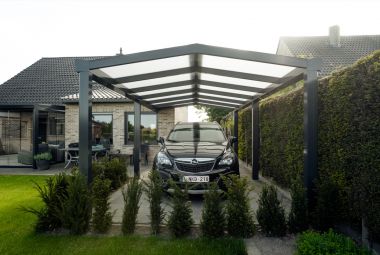 Aangebouwde carport